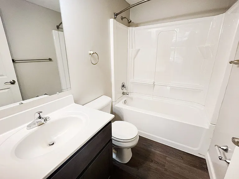Woodhills Apartments — Photo 93