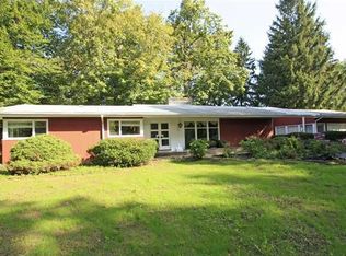 392 Ashbourne Rd, Rochester, NY 14618