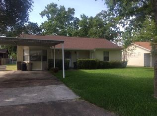 1025 Robinhood Ln, Angleton, TX 77515