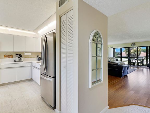 4th image of 5701 Fairway Park Drive #202
