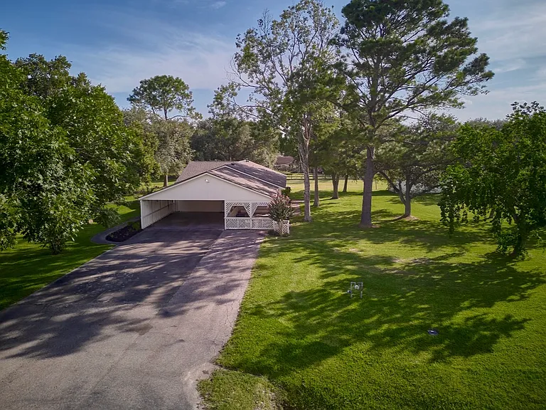 902 Clover Ridge Ave — Photo 6