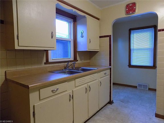 4th image of 5805 Flowerdale Ave