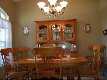 3rd image of 10901 Versailles Blvd