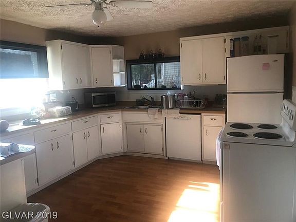 3rd image of 735 Canyon St