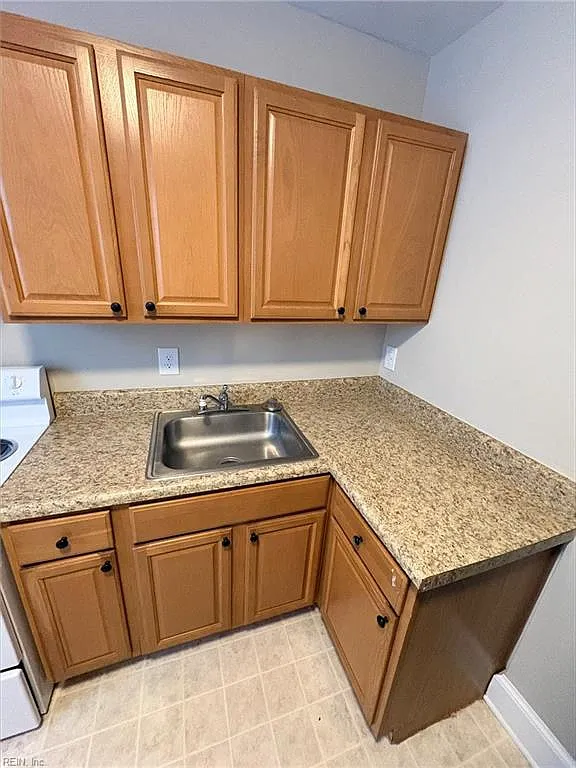 348 Washington ST — Photo 4