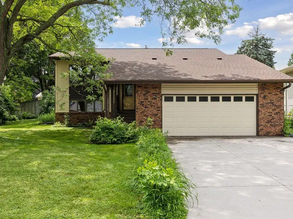2510 Skillman Cir, Saint Paul, MN 55109