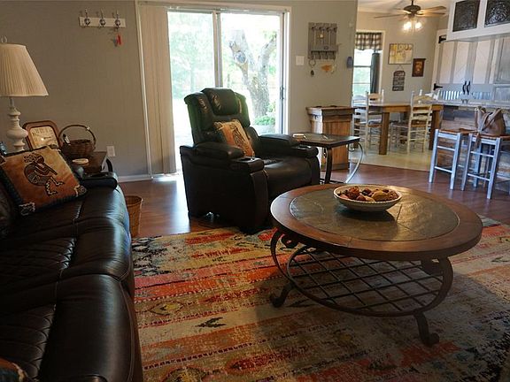 3rd image of 104 Parkwood Ln
