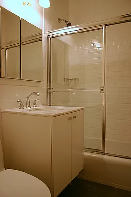 Rented by Carlyle Property Management | media 11