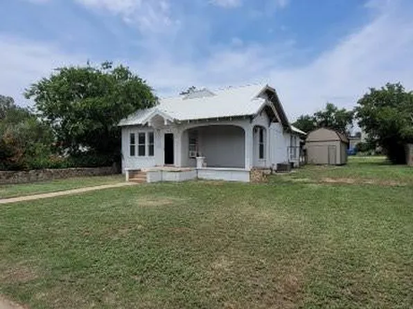 608 N Broadway St, Ballinger, TX 76821