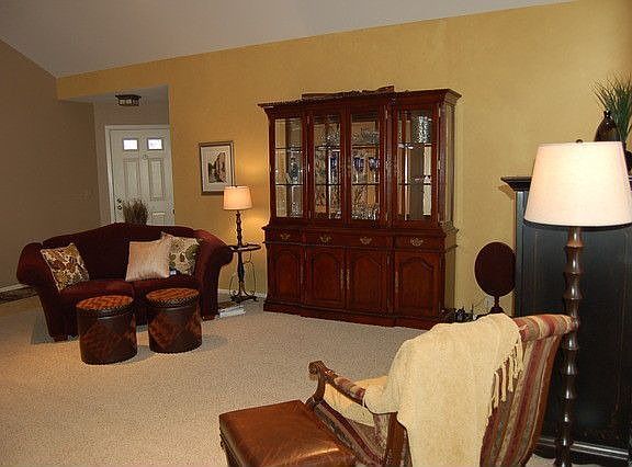 4th image of 1148 Village Ct