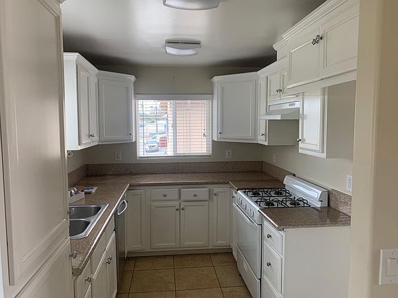 5th image of 2884 La Salle Ave #5E