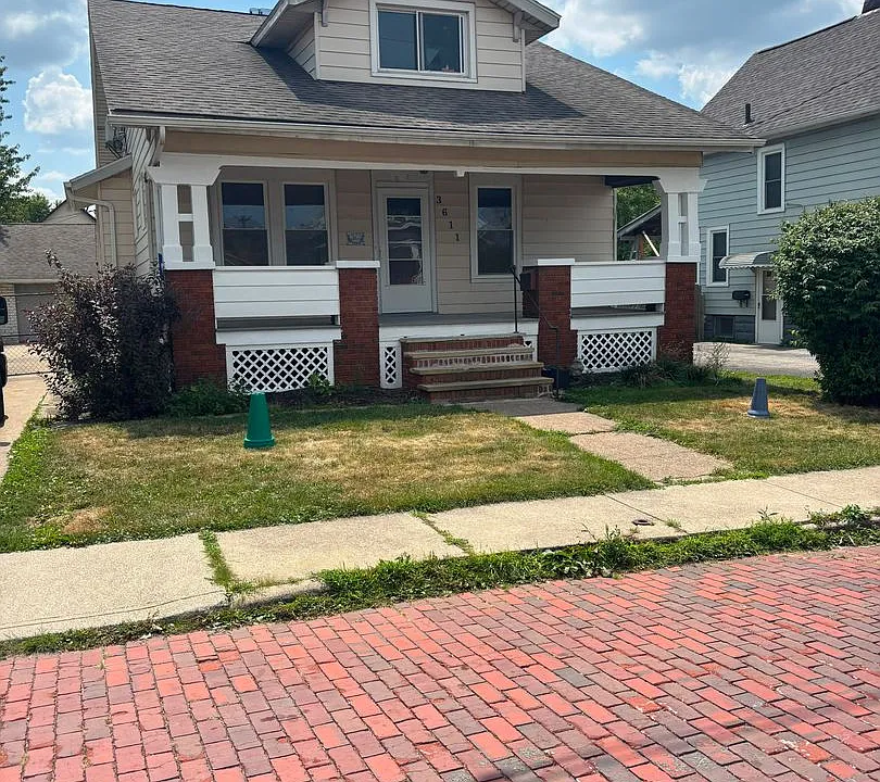 3611 Buechner Ave