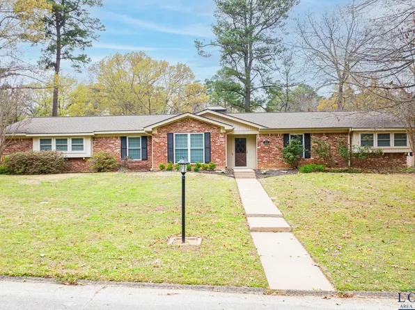 377 Country Pl, Longview, TX 75605