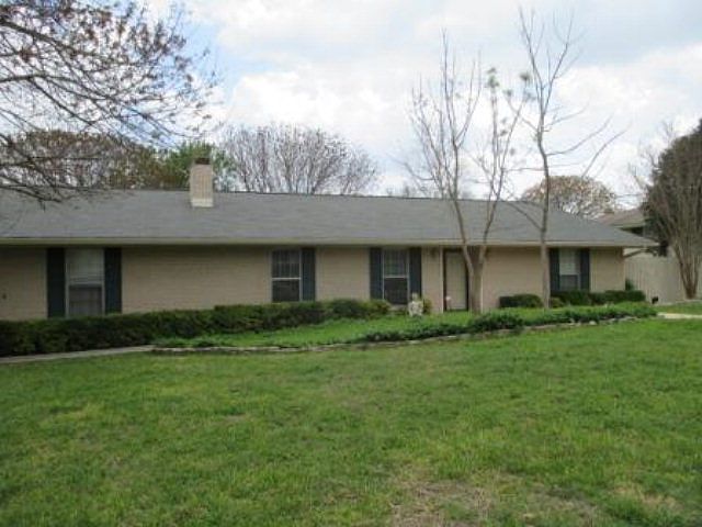 1st image of 219 Spanish Oak Ln W
