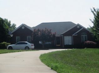 212 Chestnut Oaks Dr, Bessemer City, NC 28016