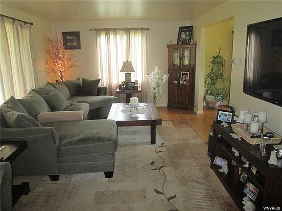 3rd image of 53 Berwin Dr