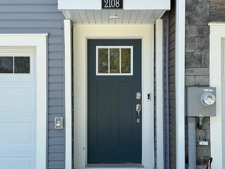 2108 Winterberry Ln — Photo 2