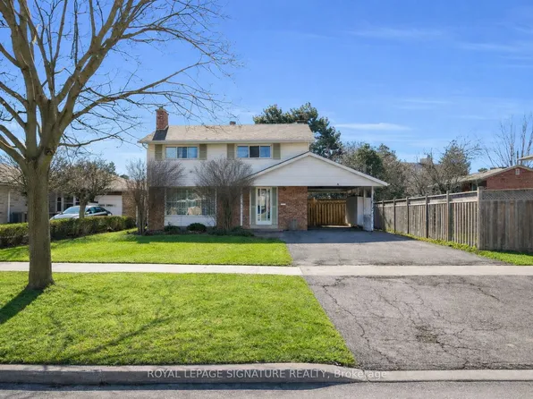 8 Underhill Dr, Toronto, ON M3A 2J2