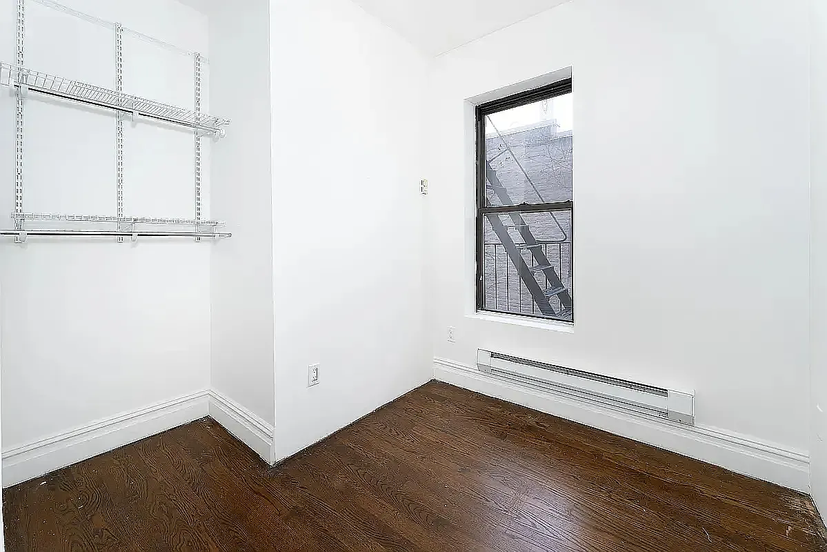 Building Photo - 174 E 2nd St #4R