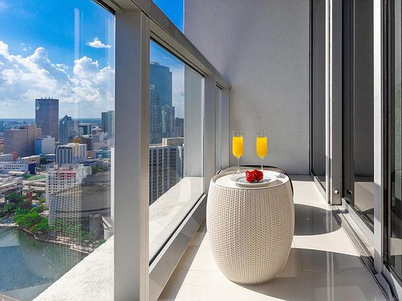 3rd image of 485 Brickell Ave #Id1233196p
