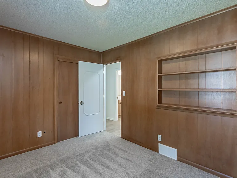 6522 Lincoln Ave — Photo 13
