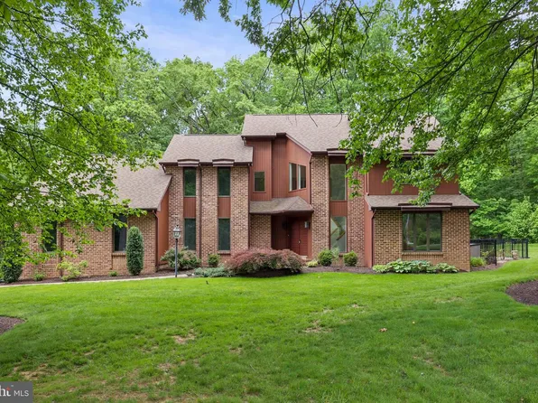 1990 Shulton Dr, York, PA 17406