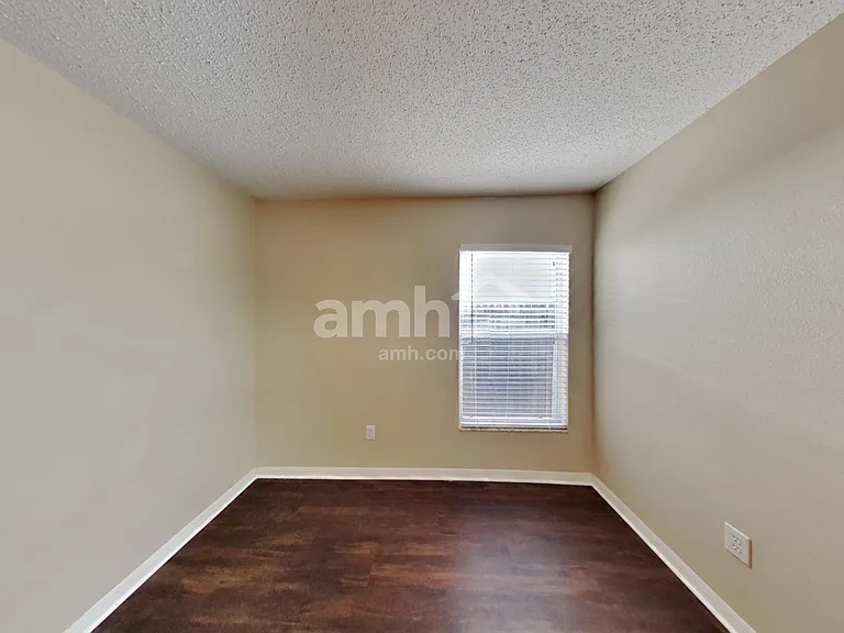22747 Saint Thomas Cir — Photo 16