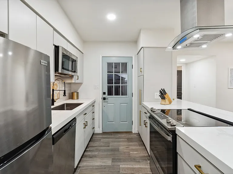 1249 E Bishop Dr — Photo 13