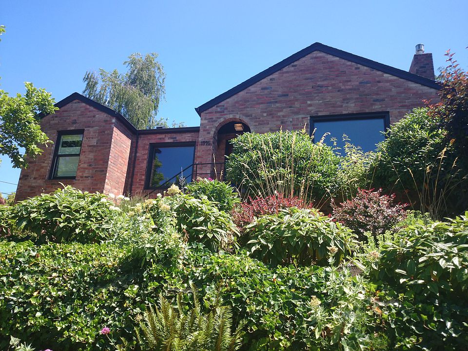 2nd image of 1916 29th Ave W