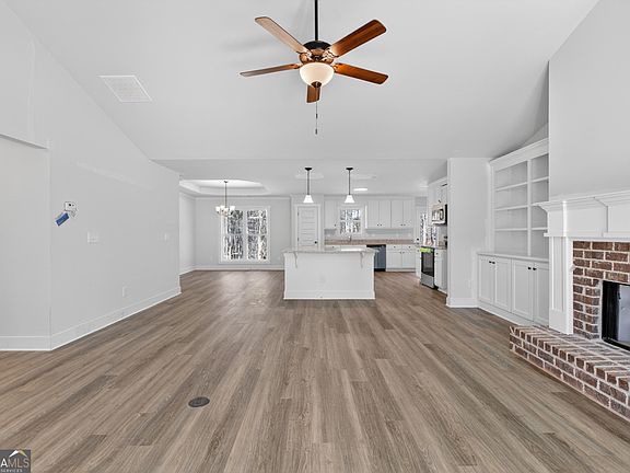 4th image of 226 Airport Rd #10