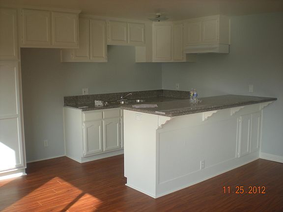 4th image of 1917 22nd St APT 5