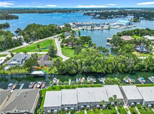 65 Beach Ln APT C, Crystal River, FL 34429