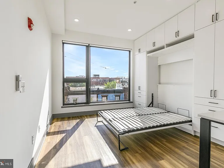 1935 E Hazzard St #401 — Photo 5