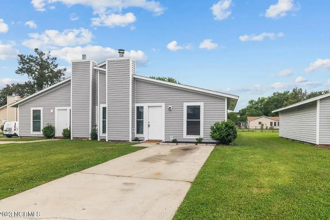 2 bed, 780 sqft, $1,100 — Photo 1