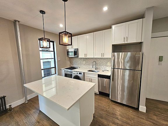 2nd image of 188 Parkside Ave APT C4e