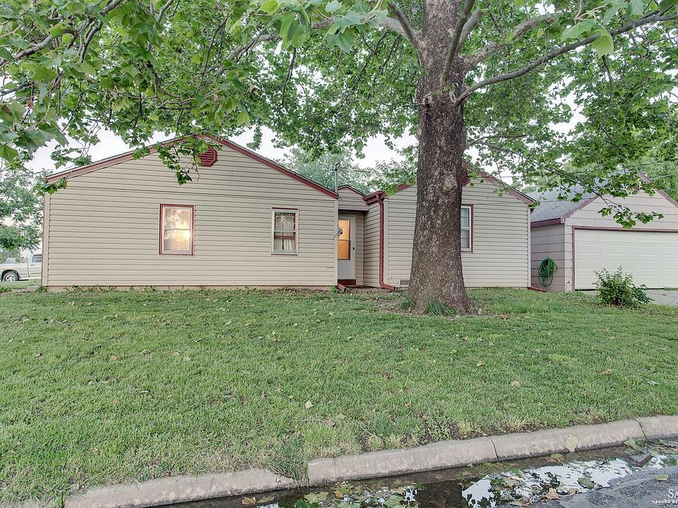 1002 Martin Ave Salina KS 67401 Zillow