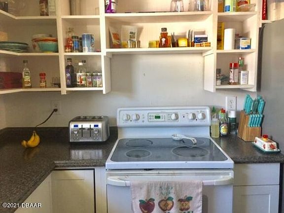 4th image of 131 Daytona Ave