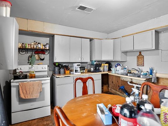 3rd image of 542 W Main St