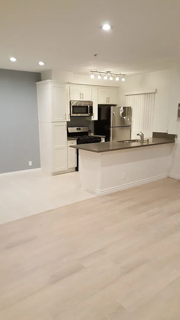 1132 S Oakhurst Dr — Photo 1