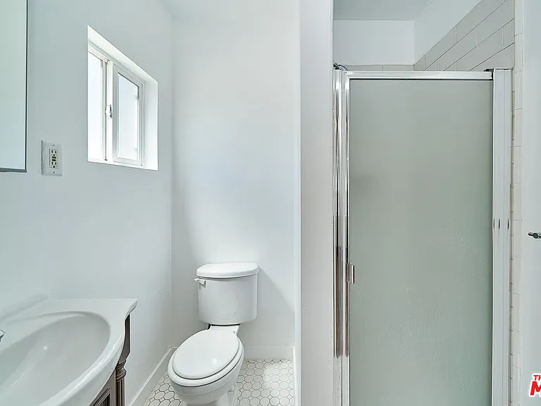 1329 S Tremaine Ave — Photo 26