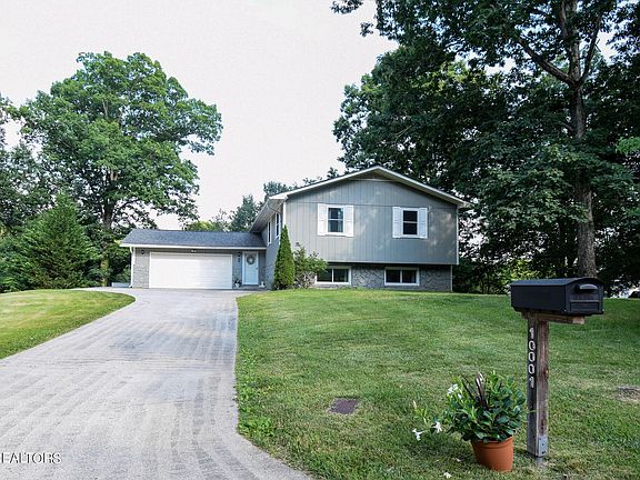 2nd image of 10001 Eastshire Ln