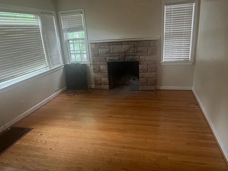 114 Ridgeway Ave — Photo 2