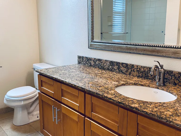 2nd Floor Full bathroom