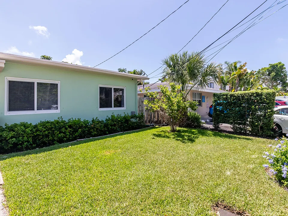 836 NE 17th Ter