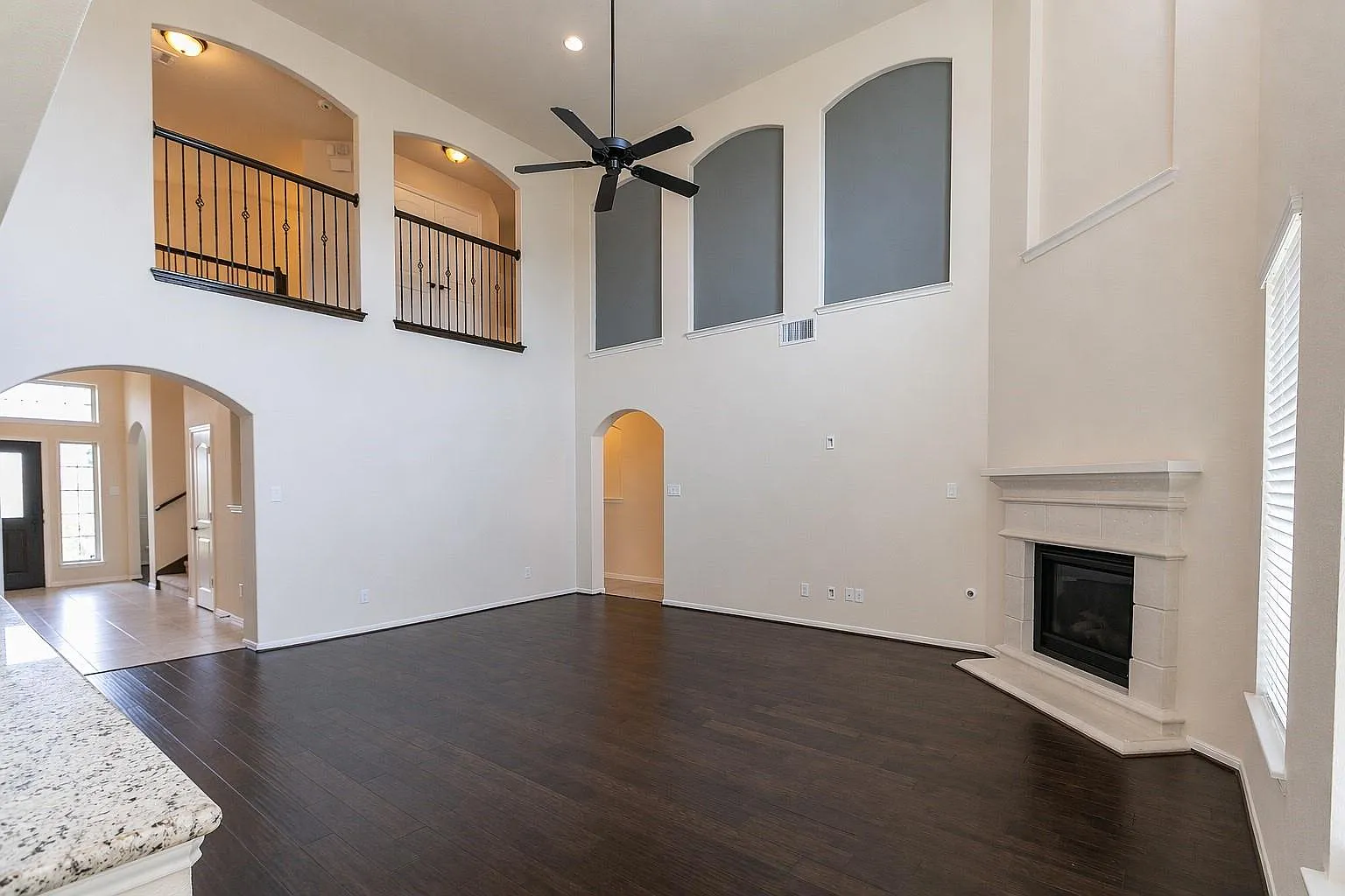 4 bed, 3.5 bath, 3934 sqft, $3,390 — Photo 3