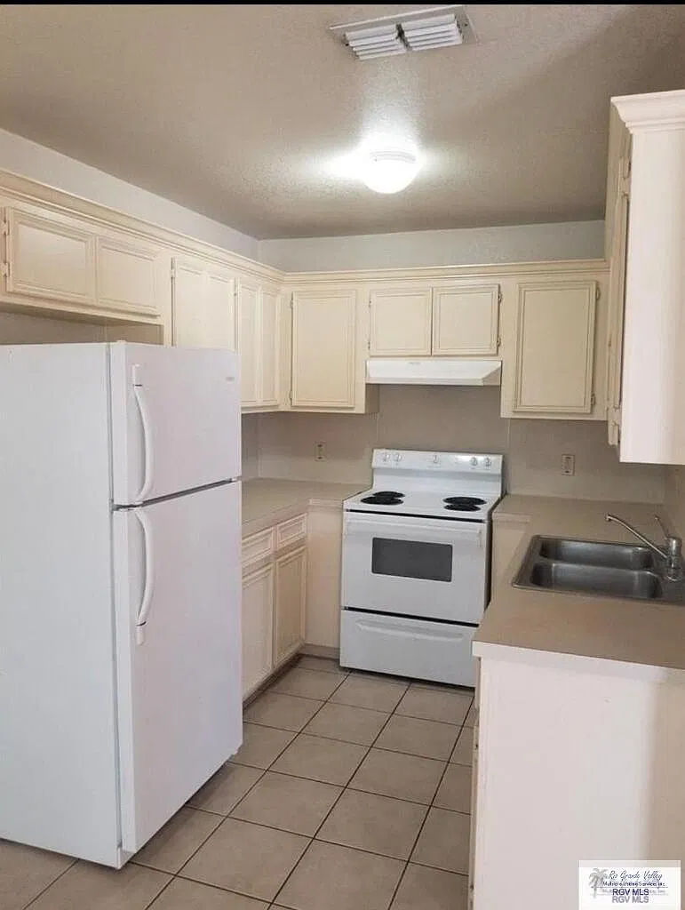 2 bed, 1.0 bath, 850 sqft, $900 — Photo 3