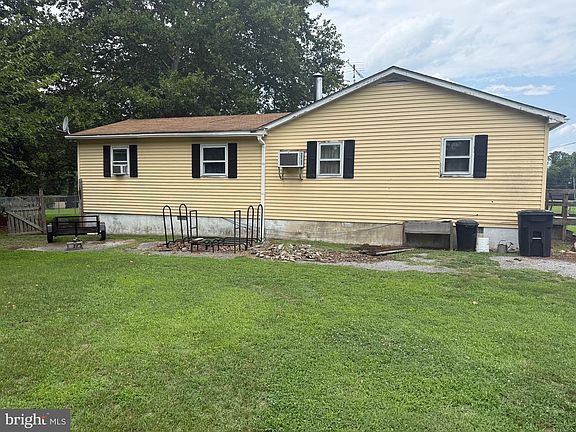3rd image of 727 Cicada Ln