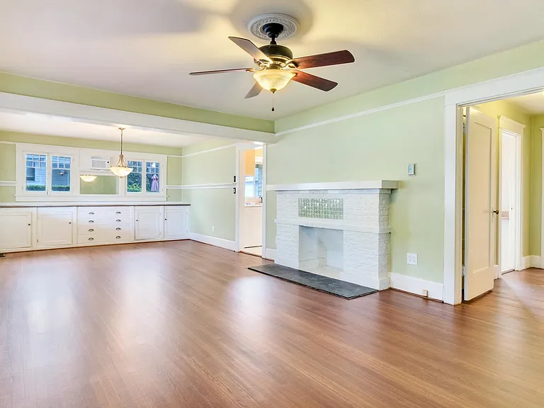 606 Cypress Cir — Photo 5