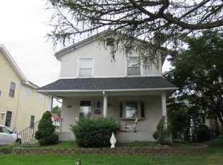 330 E Manoa Rd, Havertown, PA 19083