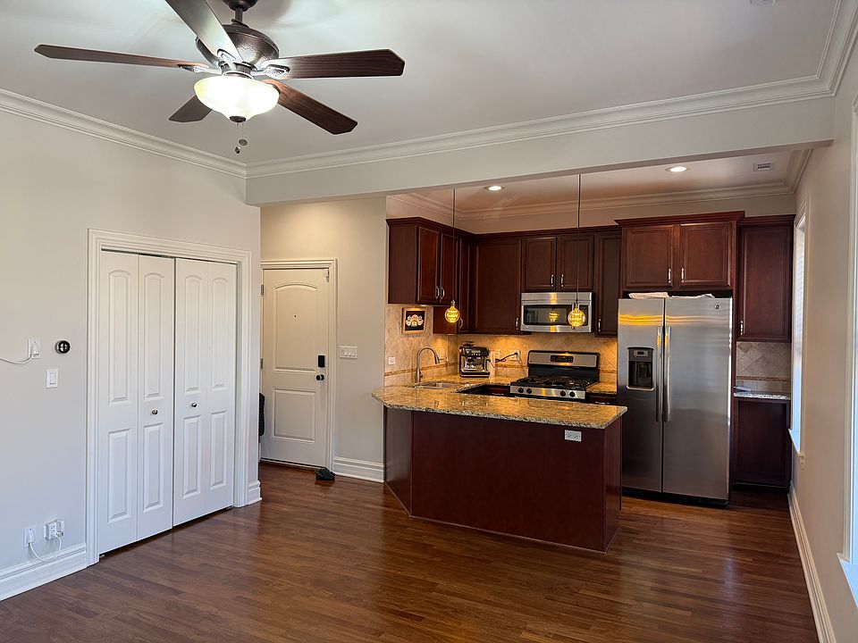 1st image of 6206 N Lakewood Ave #3